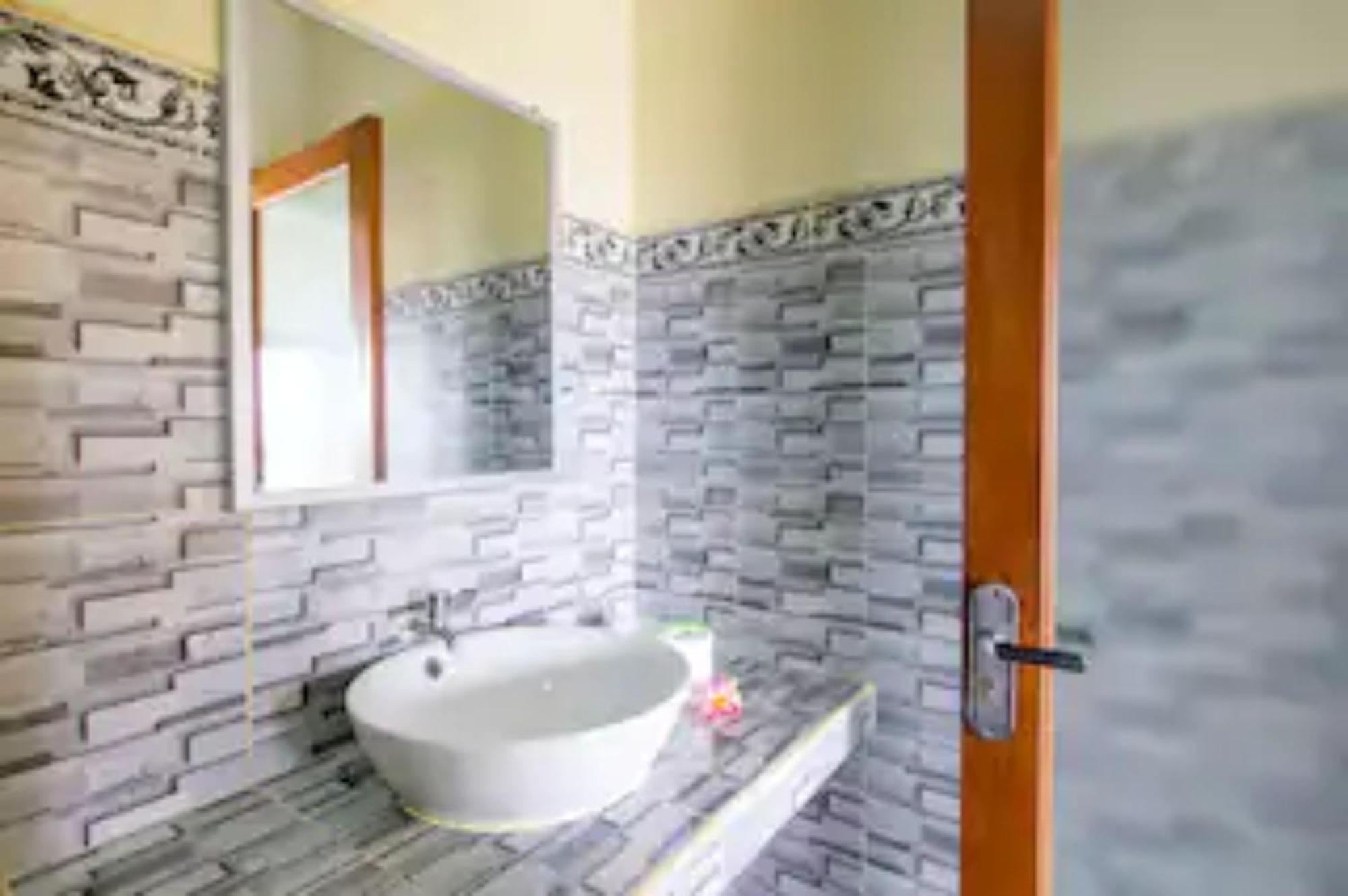 Pondok Lulik Homestay Canggu Exterior photo